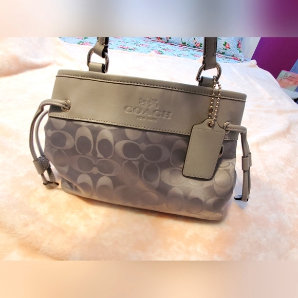 Coach Handbags - Coach handbag AUTHENTIC